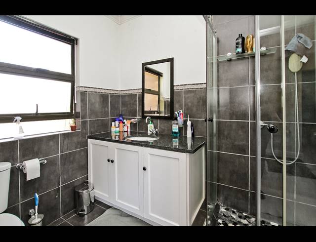 5 BEDROOM TOWNHOUSE FOR SALE IN BRUMA